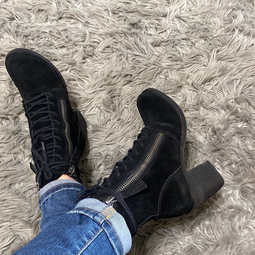 NEW DOLCE VITA WOMEN SUEDE HEELED COMBAT BOOTS.